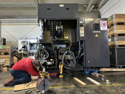 Odkotvení CNC stroje