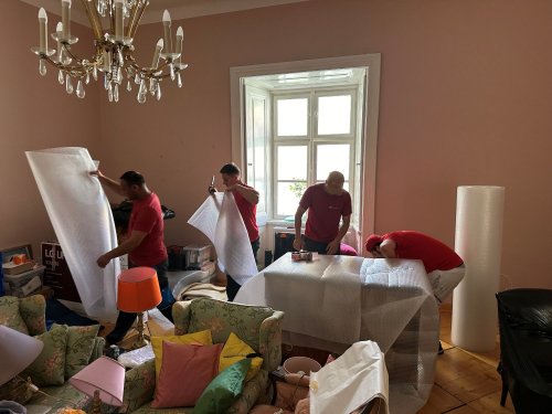 balení nábytků a inventáře zámku